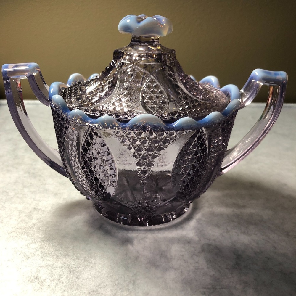 Vtg Westmoreland Lilac Opalescent High Hob Lidded Sugar Bowl Coquette Fairycore